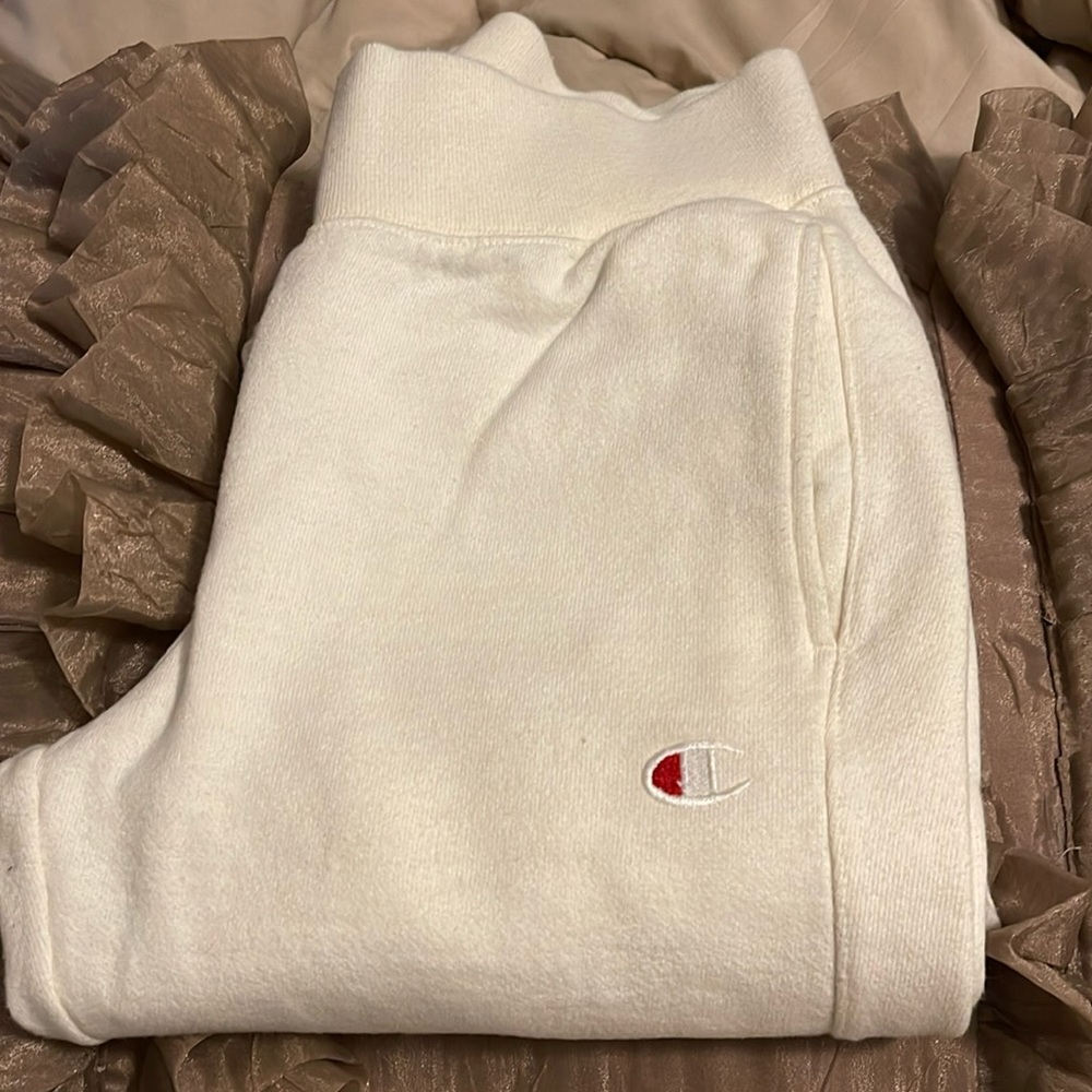 Champion sweatpants! Pockets and tapered legs!